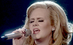 Адель. Кадр из видео на сайте adele.tv