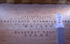 Памятник В.И.Ленину на Ленинградском вокзале. Фото с сайта routeplan.ru