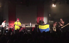 Выступление Bloodhound Gang в Киеве. Стоп-кадр с видео в YouTube