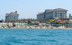 Пляж турецкого отеля. Фото с сайта sedefhotel.com