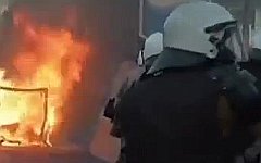Беспорядки в Греции. Стоп-кадр с видео в YouTube