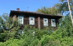 «Резиновый дом» на Инской улице. Фото с сайта kprfnsk.ru