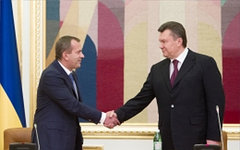 Андрей Клюев и Виктор Янукович. Фото с сайта rnbo.gov.ua