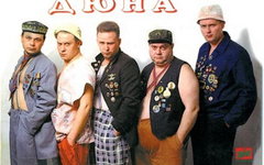 Леодид Петренко - четвертый слева направо. Фото с официального сайта группы