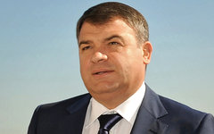 Анатолий Сердюков. Фото с сайта defense.gov