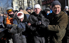 Пострадавшие сотрудники милиции  © РИА Новости, Алексей Фурман