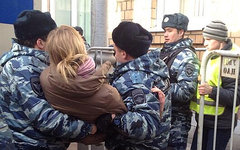 Задержание Марии Бароновой. Фото из Твиттера @SovSekretno 