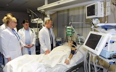 Путин навестил Комиссарову в больнице © РИА Новости, Михаил Климентьев