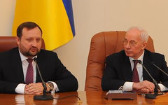 Сергей Арбузов и Николай Азаров. Фото с сайта azarov.ua