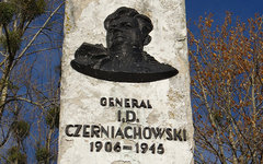 Памятник генералу Ивану Черняховскому. Фото с сайта ro.com.pl