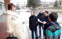 Татьяна Антонец (слева). Стоп-кадр с видео в YouTube