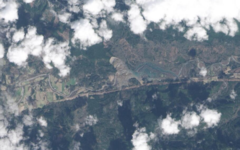 Вид на оползень в Вашинготе со спутника NASA. Фото c твиттера @NASA_Landsat