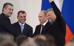 Сергей Аксенов, Владимир Константинов, Владимир Путин и Алексей Чалый во время ц