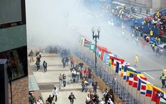 После первого взрыва в Бостоне. Фото пользователя Flickr Aaron "tango" Tang