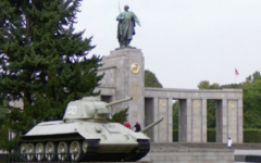 Мемориал павшим советским войнам в Тиргартене. Фото с Google Sightseeing