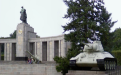 Мемориал павшим советским войнам в Тиргартене. Фото с Google Sightseeing