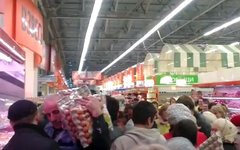 Акция в магазине Новосибирска. Стоп-кадр с видео в YouTube