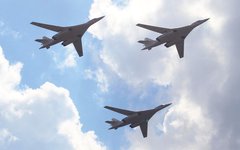 Стратегические бомбардировщики-ракетоносцы Ту-160 © KM.RU, Илья Шабардин