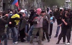 Столкновение в Донецке. Стоп-кадр с видео в YouTube