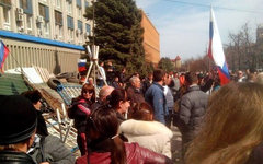 Митинг в Луганске. Фото пользователя Twitter @NOVORUSSIA2014