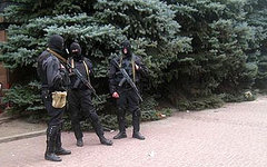Спецназ у здания ОГА в Харькове. Фото с сайта vk.com