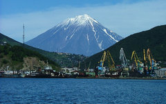 Петропавловск-Камчатский с Авачинской губы. Фото с сайта wikimedia.org