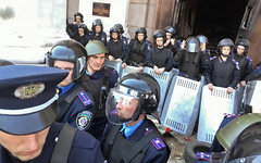 Милиция у здания Дома профсоюзов в Одессе © РИА Новости, Алена Николаенко