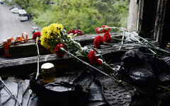 Окно сгоревшего Дома профсоюзов в Одессе © РИА Новости, Антон Круглов