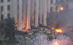 Пожар в Доме профсоюзов в Одессе. Стоп-кадр с видео в YouTube