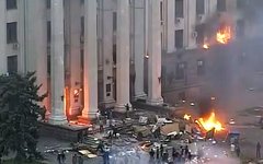 Пожар в Доме профсоюзов. Стоп-кадр из видео в YouTube