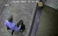 Стрелявший у Еврейского музея в Брюсселе. Кадр с камеры видеонаблюдения