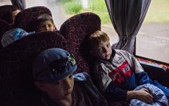 Эвакуированные из Славянска дети в автобусе © РИА Новости, Андрей Стенин