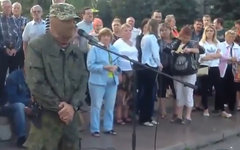 Митинг в Горловке. Стоп-кадр видео в YouTube