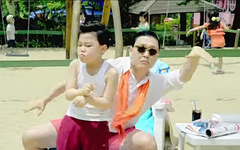 Кадр из клипа «Gangnam Style». Скриншот с YouTube