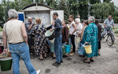 Жители Славянска в очереди за водой © РИА Новости, Андрей Стенин