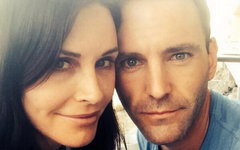 Кортни Кокс и Джонни МакДэйд. Фото пользователя Twitter @CourteneyCox