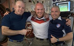Грегори Вайзман, Александер Герст и Стивен Свонсон. Фото из Twitter @Astro_Alex