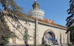 Павильон «Украина». Фото Бориса Бочарникова с сайта wikimedia.org