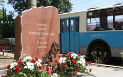 Памятник жертвам теракта в троллейбусе 30 декабря 2013 в Волгограде © РИА Новост