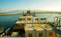 Контейнеры с химоружием на борту Cape Ray. Фото с сайта defense.gov