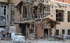 Жилой дом в Донецке после обстрела © РИА Новости, Михаил Воскресенский