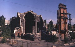 Церковь в Гюмри после землетрясения. Фото с сайта wikipedia.ru