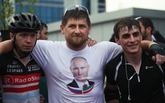 Рамзан Кадыров с победителями веломарафона © РИА Новости, Саид Царнаев