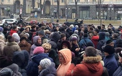 Митингующие на Крещатике. Фото с сайта novostimira.com.ua