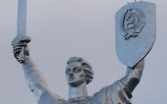Памятник «Родина-мать» в Киеве. Фото с сайта wikigogo.org