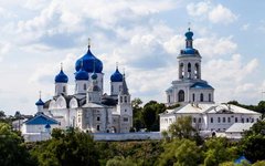 Боголюбский монастырь. Фото Вита с сайта wikimedia.org