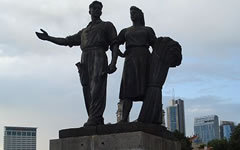 Один из памятников на Зеленом мосту. Фото Alma Pater  с сайта wikipedia.org
