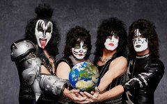 KISS. Фото с kissonline.com