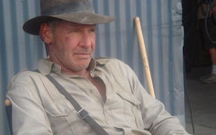 Харрисон Форд в образе Индианы Джонса. Фото John Griffiths с сайта wikipedia.org