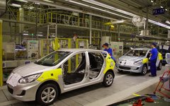 Участок вклейки стекол © KM.RU, Кирилл Савченко